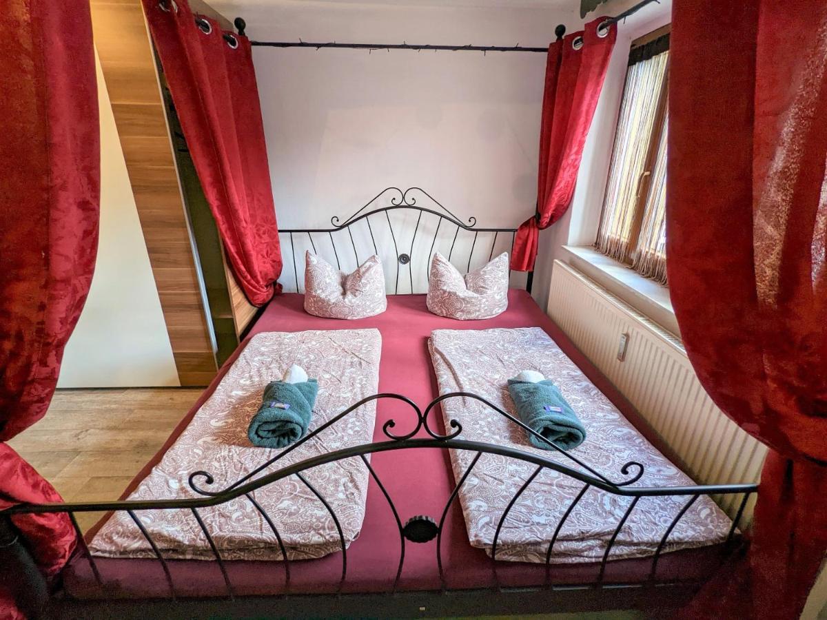 Urlaubstraum Mit Pool, Terrasse & Fluss Im Garten - Ut Apartman Sebnitz Kültér fotó