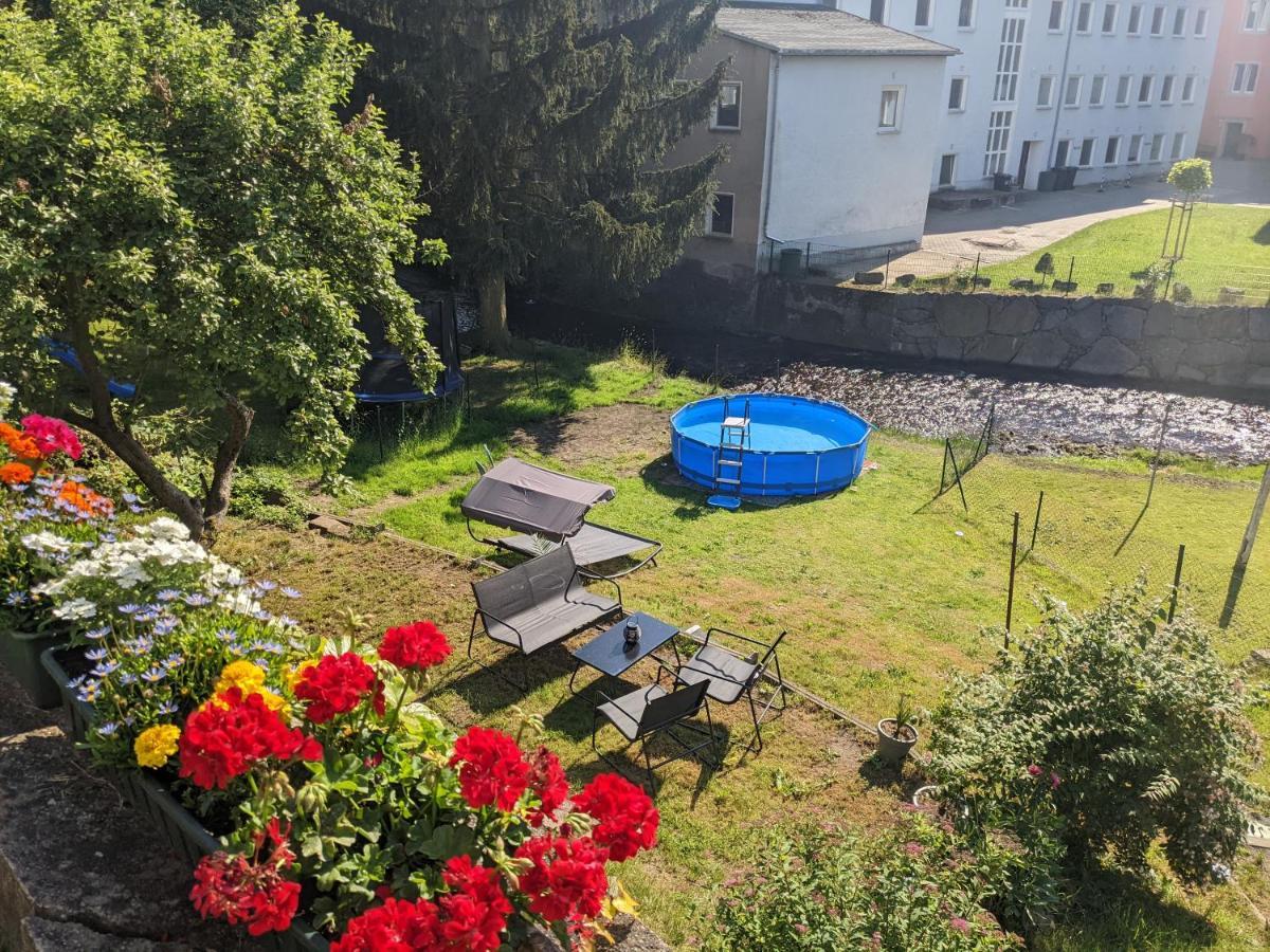 Urlaubstraum Mit Pool, Terrasse & Fluss Im Garten - Ut Apartman Sebnitz Kültér fotó